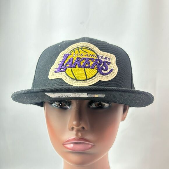 NWT NBA Los Angeles Lakers Retro Classic Unisex Primary Logo Wool SnapBack Hat - Picture 1 of 13